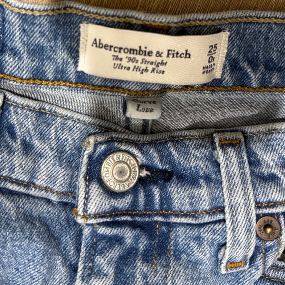Abercrombie Curve Love Ultra High Rise 90s Straight Jean (Size 25) - Picture 10 of 10